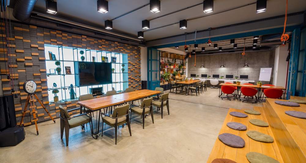 7 factores que te ayudarán a elegir la oficina perfecta areas comunes oficina moderna coworking