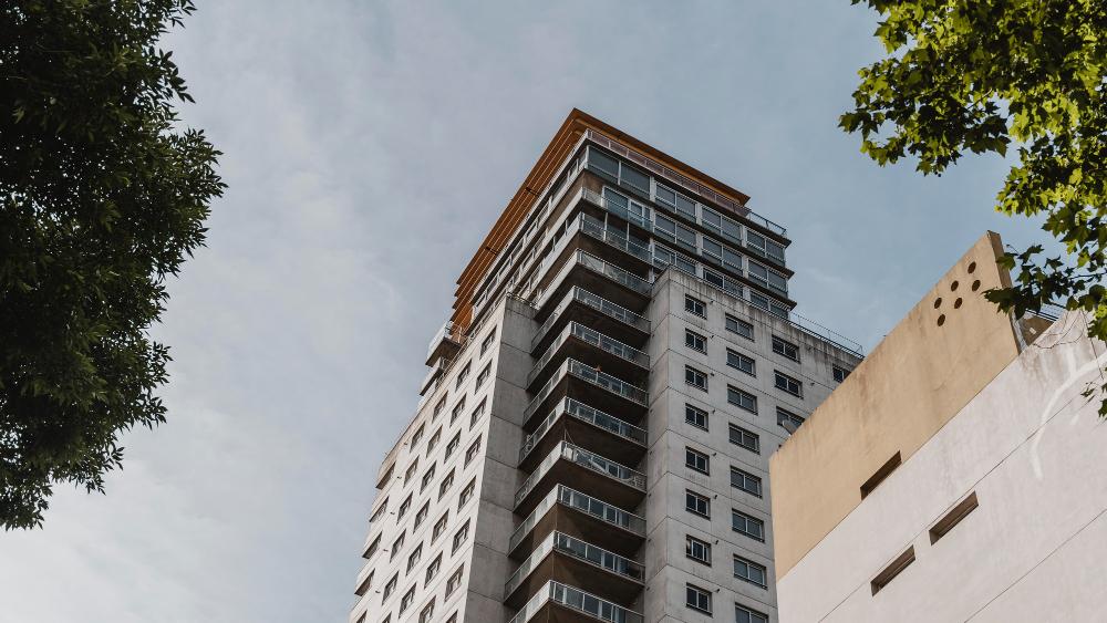 edificio moderno seguro lima